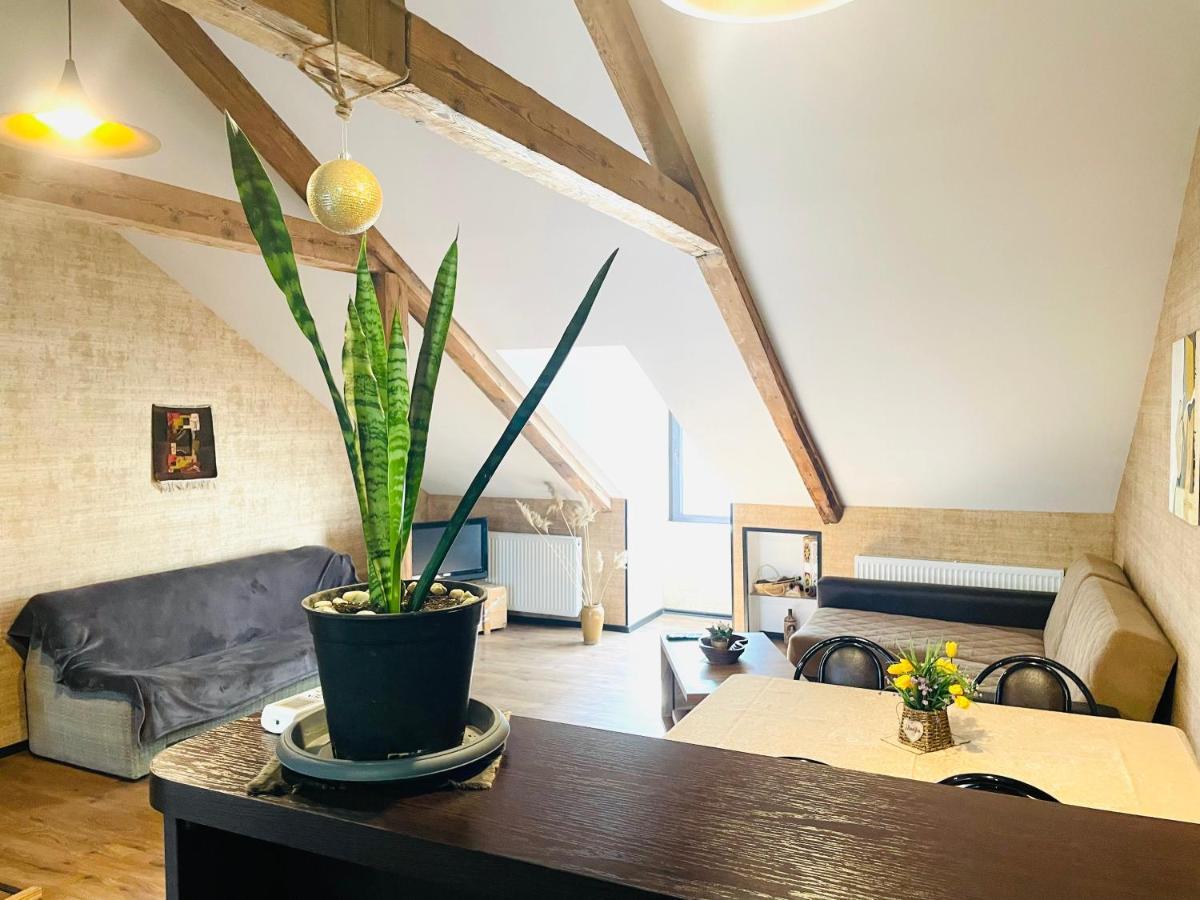 Beautiful Apartment On Atoneli Tbilisi Esterno foto