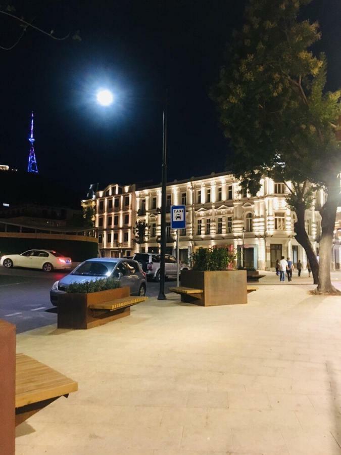 Beautiful Apartment On Atoneli Tbilisi Esterno foto